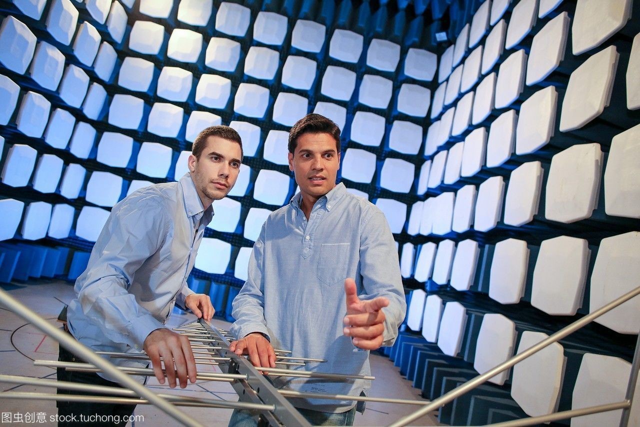 研究人員安回聲室emc&電信實驗室認證低壓電器&電子產(chǎn)品技術服務行業(yè)的tecnalia研究&創(chuàng)新bizkaia巴斯克國家西班牙